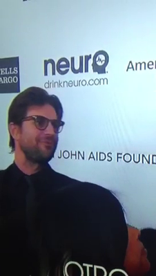 Elton-john-foundation-oscar-party-arrivals-screencaps-feb-24th-2013-0013.png