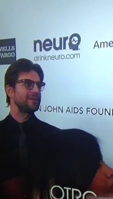 Elton-john-foundation-oscar-party-arrivals-screencaps-feb-24th-2013-0016.png