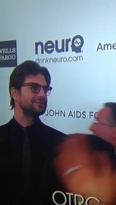 Elton-john-foundation-oscar-party-arrivals-screencaps-feb-24th-2013-0018.png