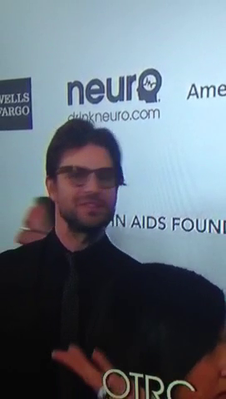 Elton-john-foundation-oscar-party-arrivals-screencaps-feb-24th-2013-0023.png