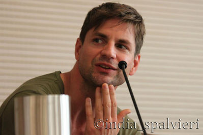 Night-itacon-panel-by-indias-sept-2nd-2012-018.jpg