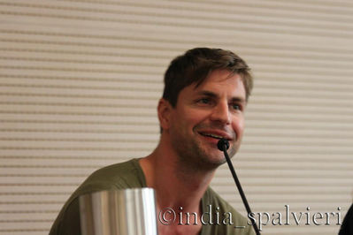 Night-itacon-panel-by-indias-sept-2nd-2012-021.jpg