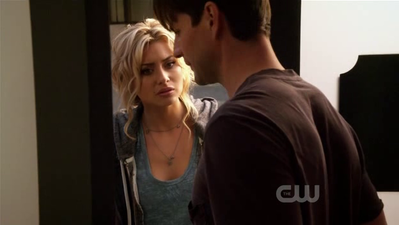 Hellcats-1x21-screencaps-00029.png