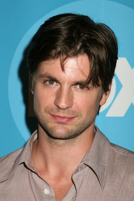 Vanished-fox-summer-tca-party-arrivals-jul-25th-2006-000.jpg