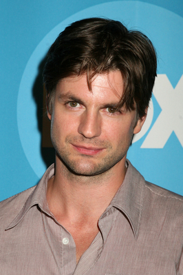 Vanished-fox-summer-tca-party-arrivals-jul-25th-2006-001.jpg