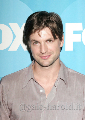 Vanished-fox-summer-tca-party-arrivals-jul-25th-2006-003.jpg